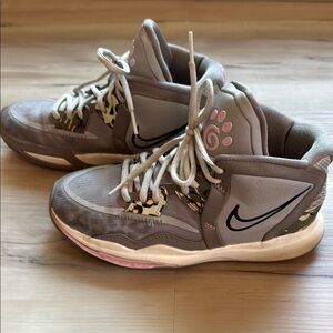 Kyrie Nike Infinity Leopard Camo High-Top Sneakers Sz 3.5Y casual basketball